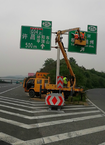 高速交通指示牌廠(chǎng)家、高速標(biāo)志牌價(jià)格、高速路牌廠(chǎng)家首選鄭州億路通標(biāo)牌廠(chǎng)