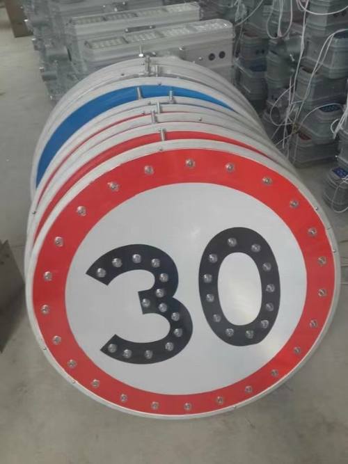 河南太陽(yáng)能交通標(biāo)牌 河南自發(fā)光交通路標(biāo)牌廠(chǎng)家